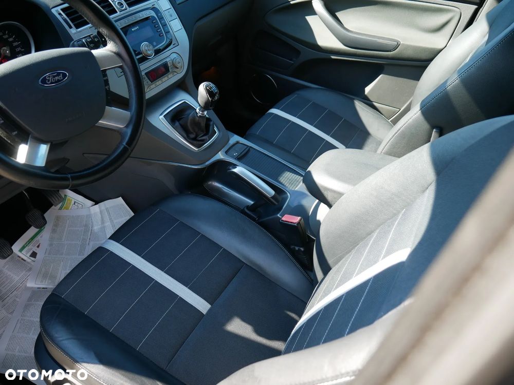 Ford Kuga 2.0 TDCi 4x4 Trend - 32