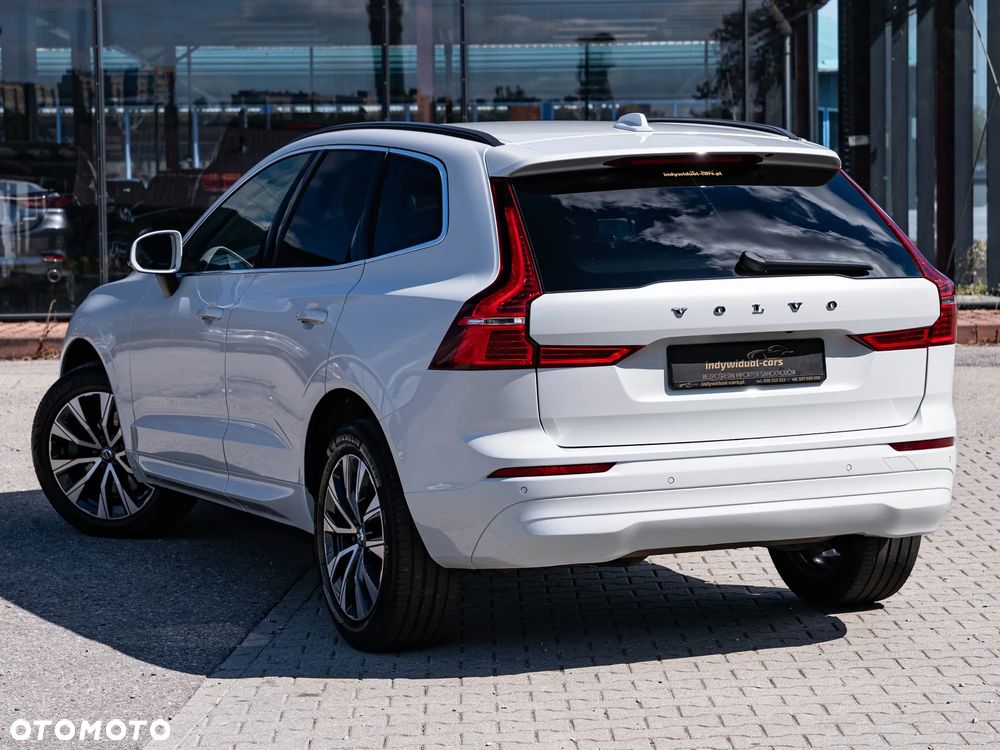 Volvo XC 60 B4 D Geartronic Momentum Pro - 4