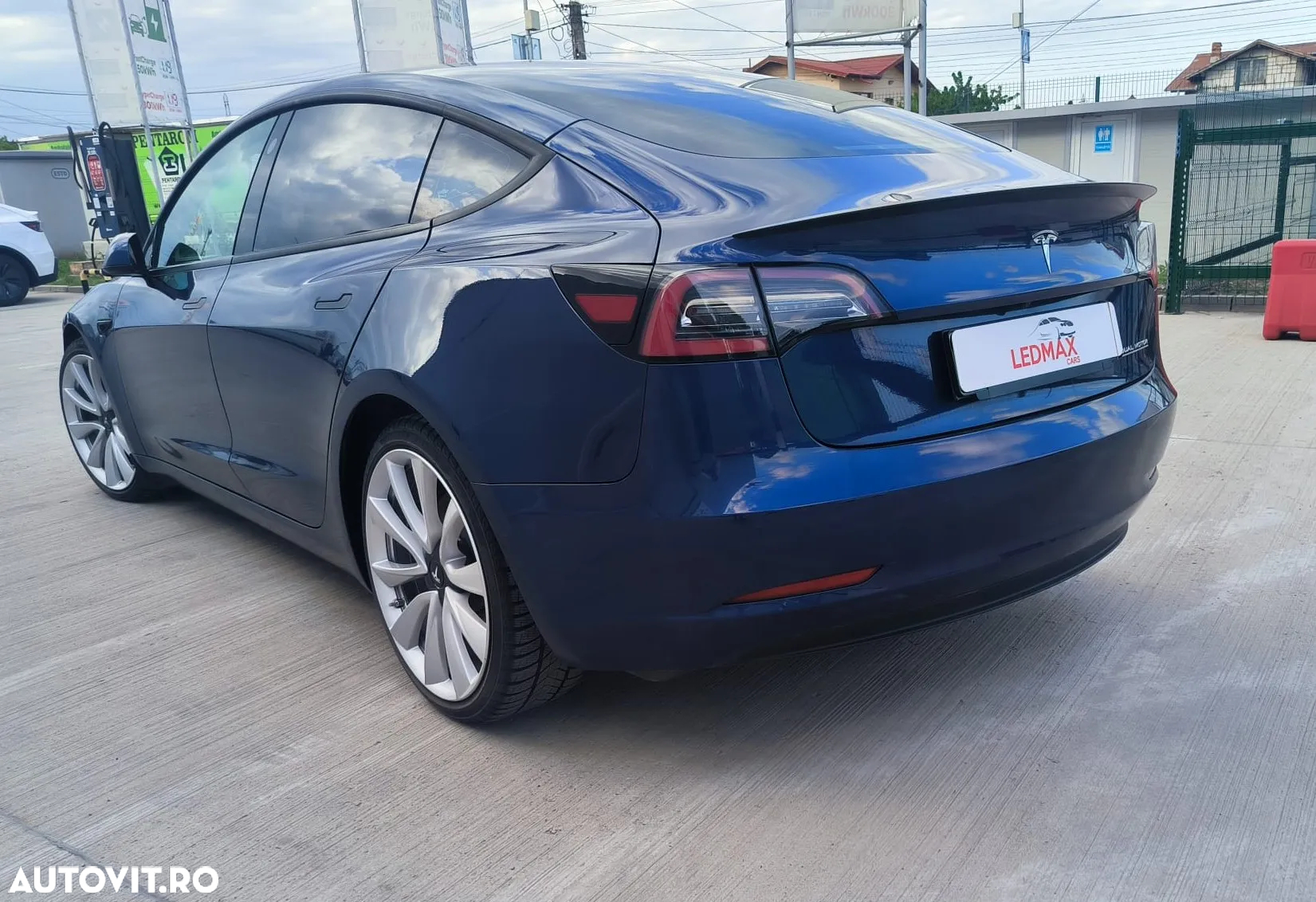 Tesla Model 3 Langstreckenbatterie Allradantrieb Dual Motor Performance - 3