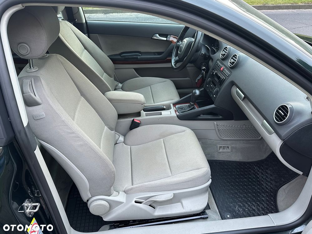 Audi A3 3-drzwiowe 1.6 Ambition - 10