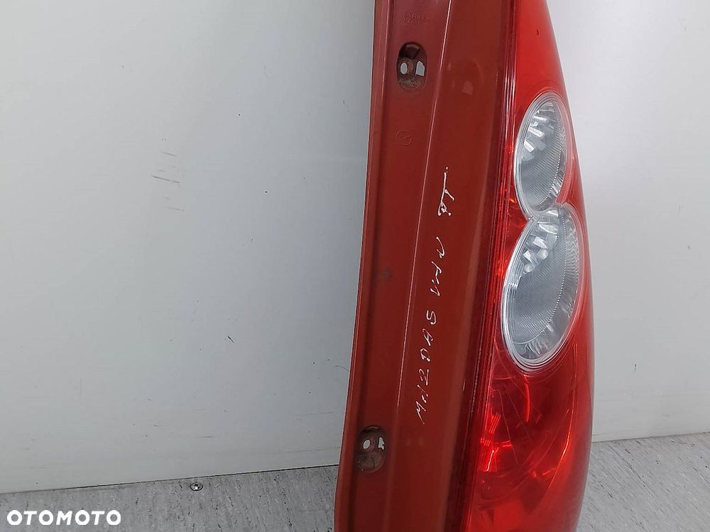 LAMPA TYLNA PRAWA MAZDA 5 ( 05-10 ) C23551150   P4830R - 10