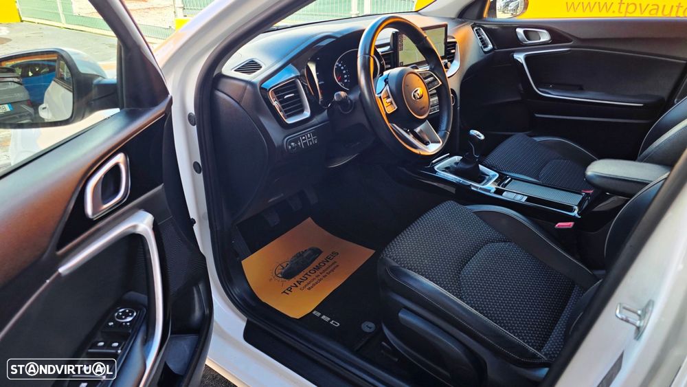 Kia Ceed SW 1.6 CRDi MHEV Drive+SRF - 15