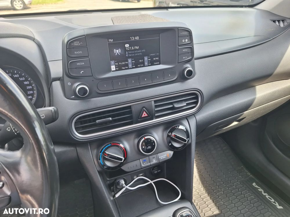 Hyundai KONA - 11