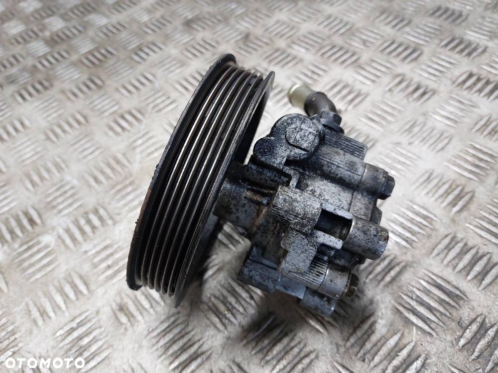 POMPA WSPOMAGANIA TOYOTA COROLLA E11 LIFT 1.9 D - 3