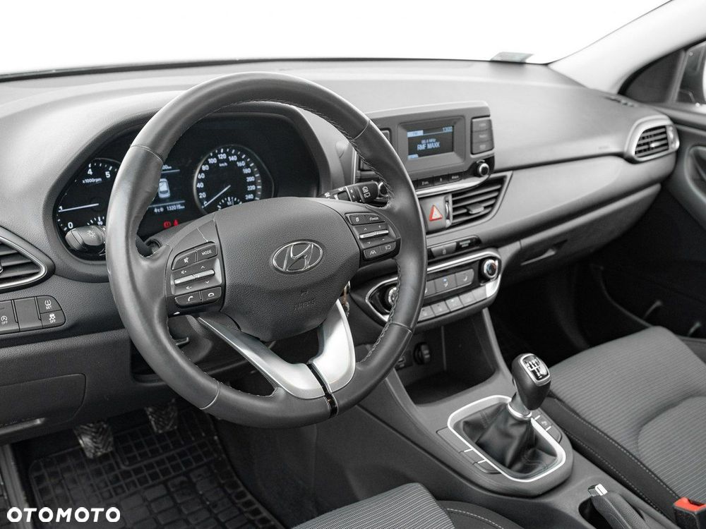 Hyundai i30 1.5 DPI Classic + - 7