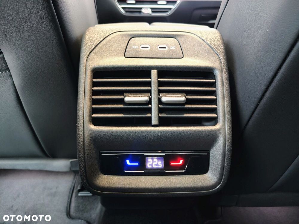 Volkswagen Passat - 33