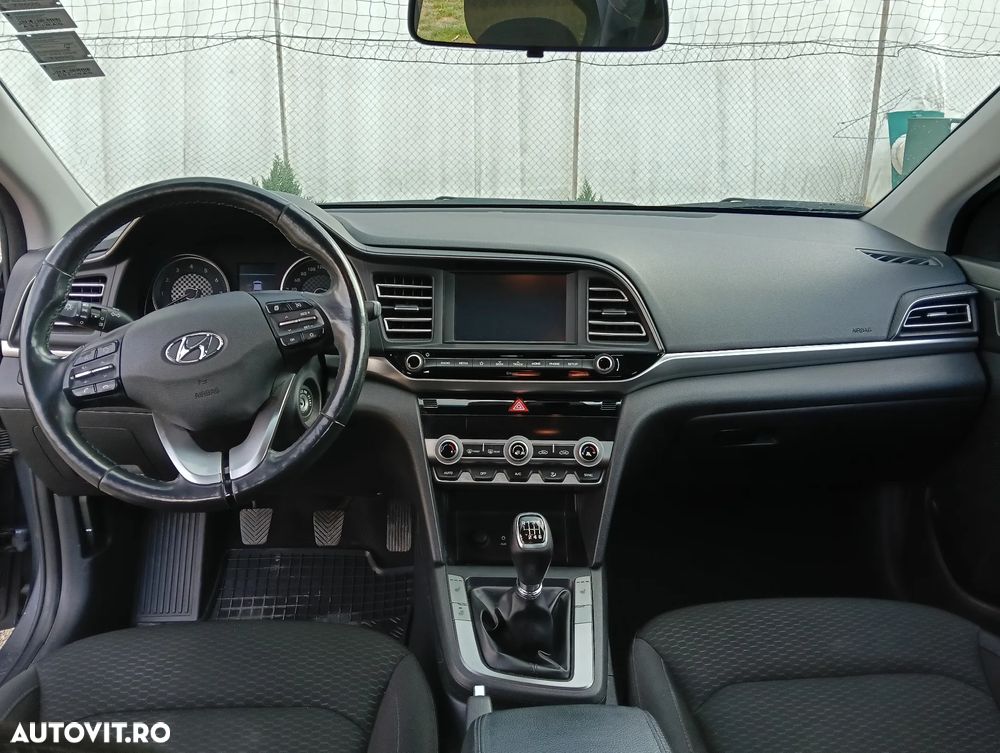 Hyundai Elantra 1.6 MPi Comfort - 4