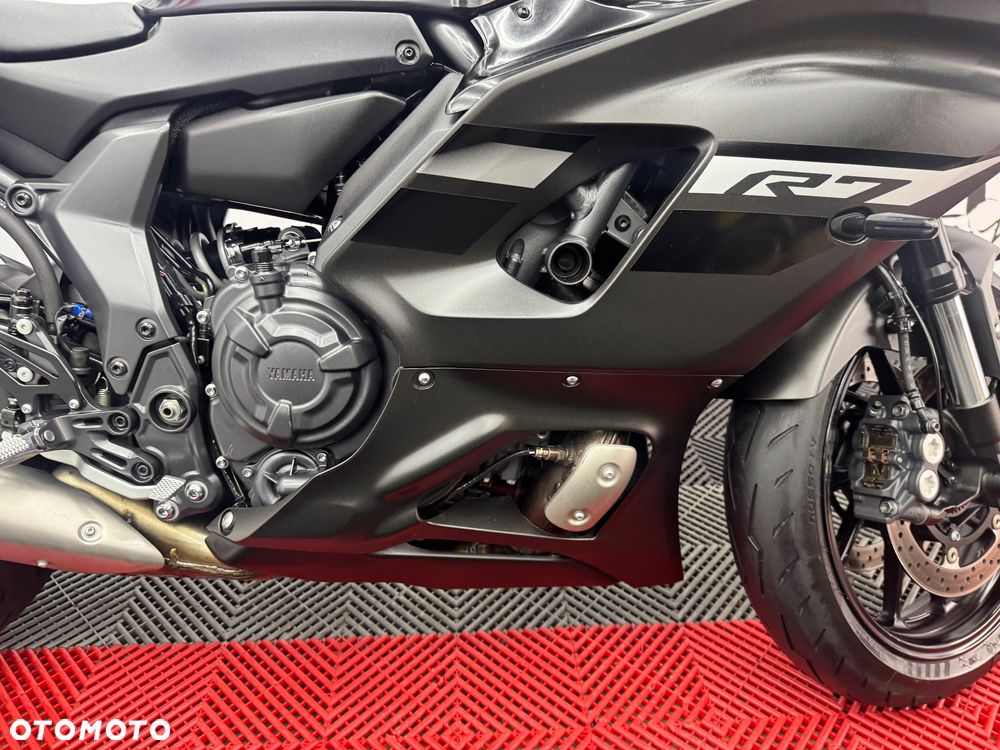 Yamaha R7 - 32