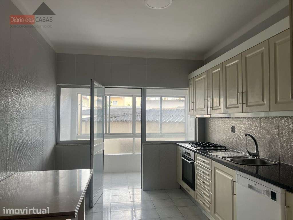 Apartamento T3 Bairro Norton de Matos - Coimbra - Portugal - Grande imagem: 3/20
