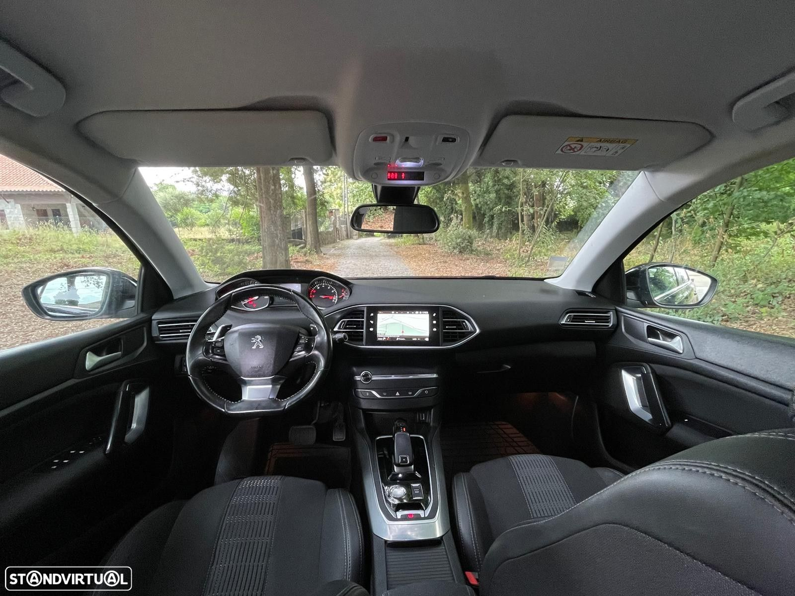 Peugeot 308 1.2 PureTech Allure Pack EAT8 - 26
