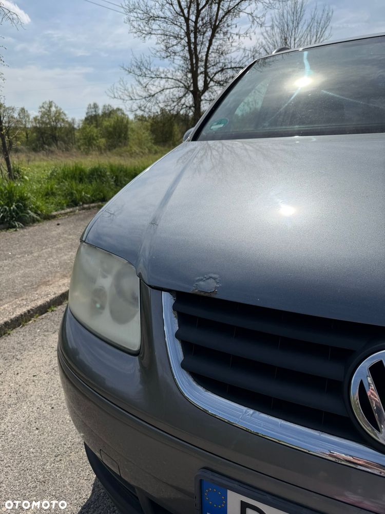 Volkswagen Touran 1.6 FSI Basis - 6