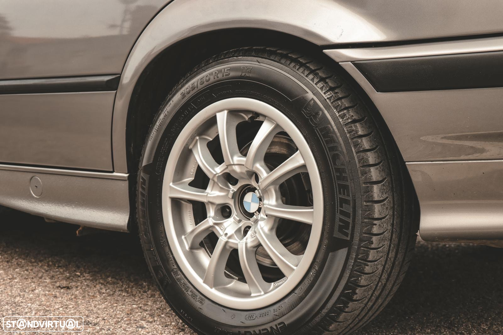 BMW 318 iS - 16