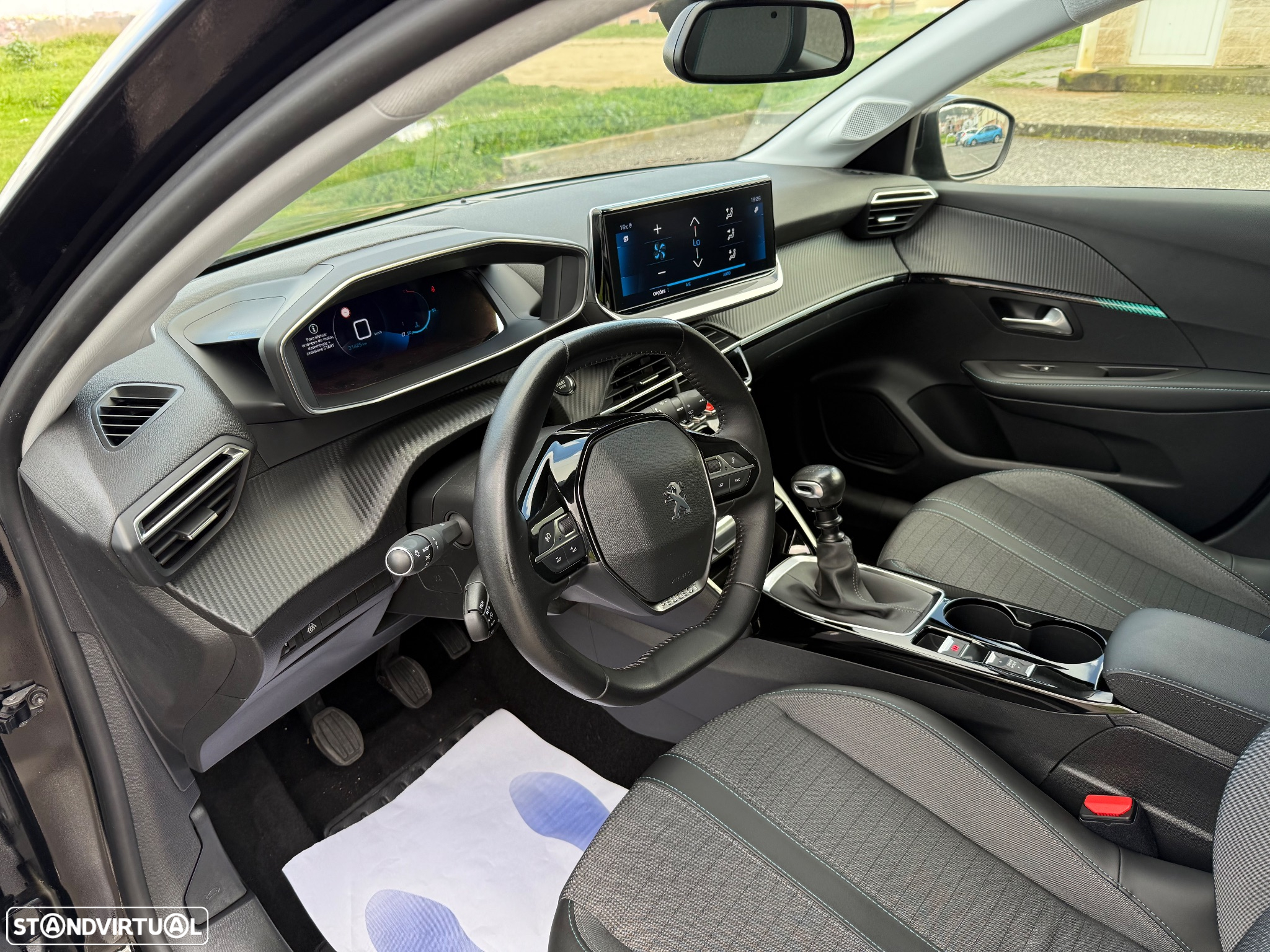 Peugeot 208 1.2 PureTech Allure - 15