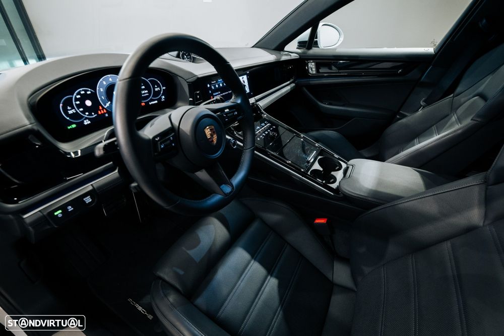 Porsche Panamera 4 E-Hybrid - 11