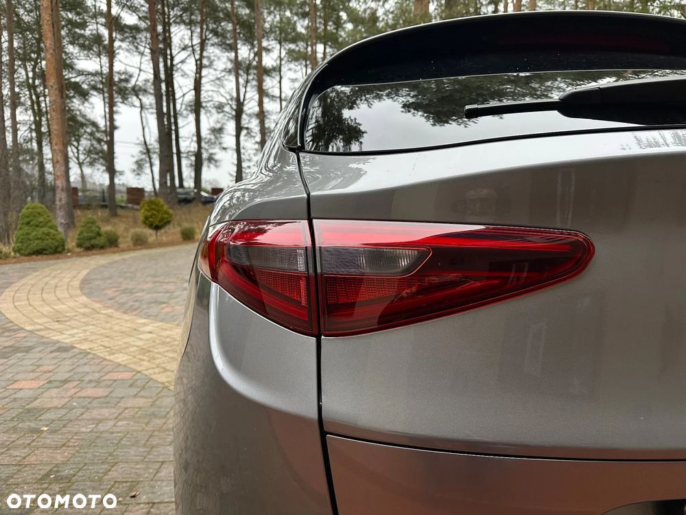 Alfa Romeo Stelvio 2.0 Turbo 16V AT8-Q4 B-Tech - 6
