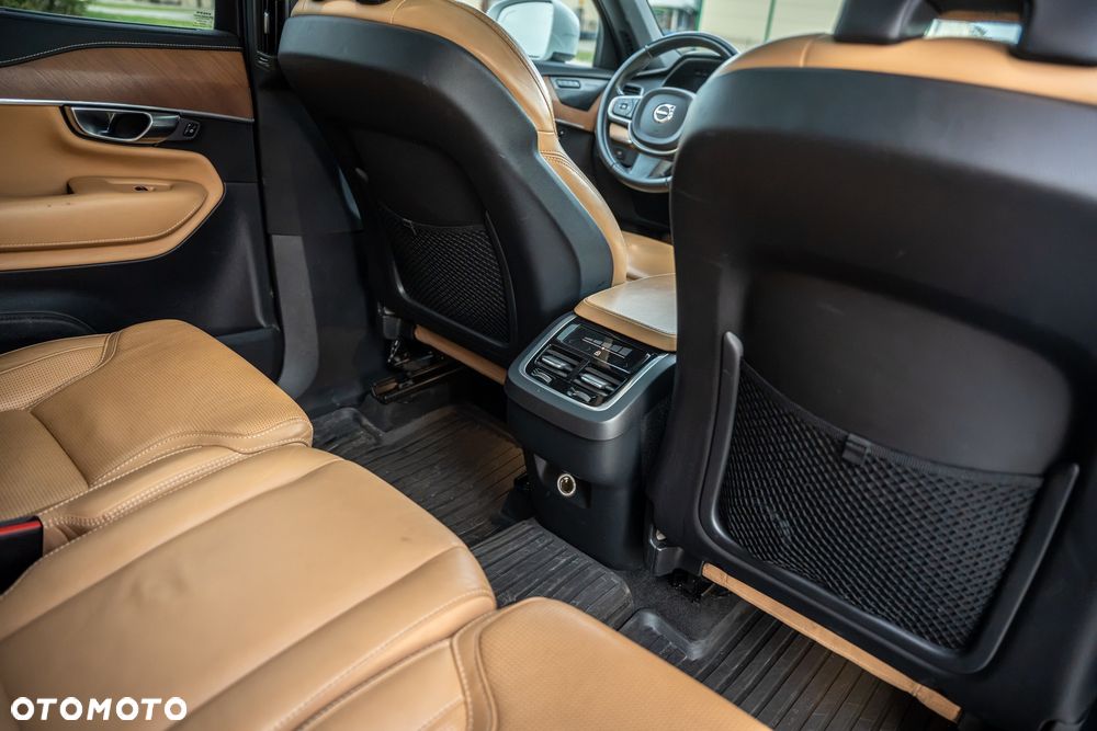 Volvo XC 90 - 22