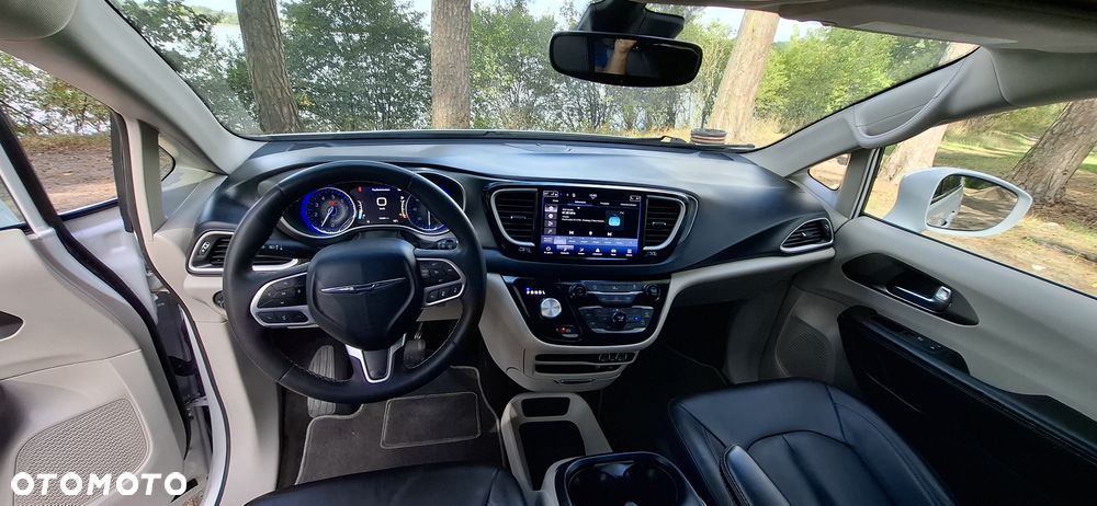 Chrysler Pacifica - 10