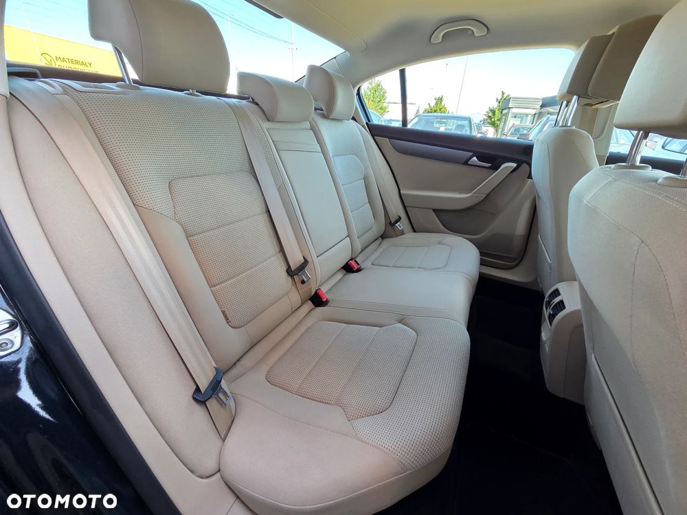 Volkswagen Passat 2.0 TDI 4Motion BlueMotion Technol Business Edition - 12