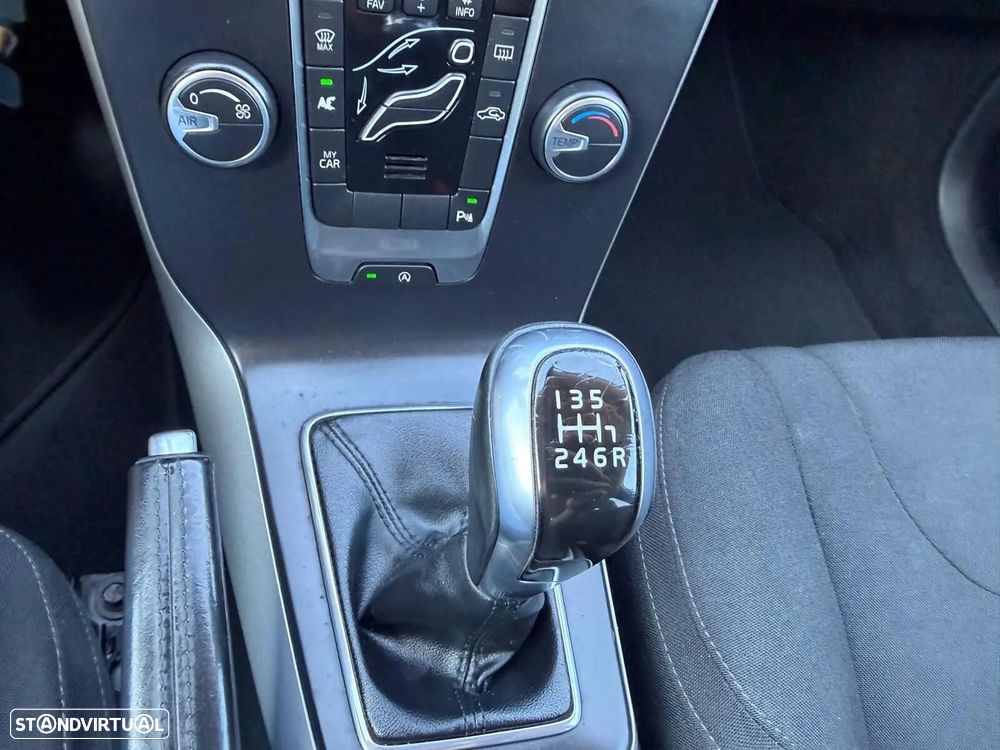 Volvo V40 2.0 D2 Momentum - 26