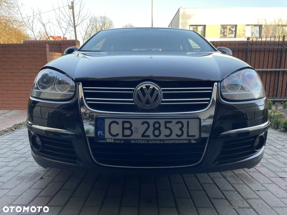 Volkswagen Jetta 1.6 FSI Trendline - 5