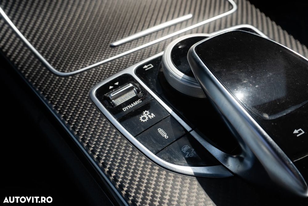 Mercedes-Benz C 63 AMG - 32