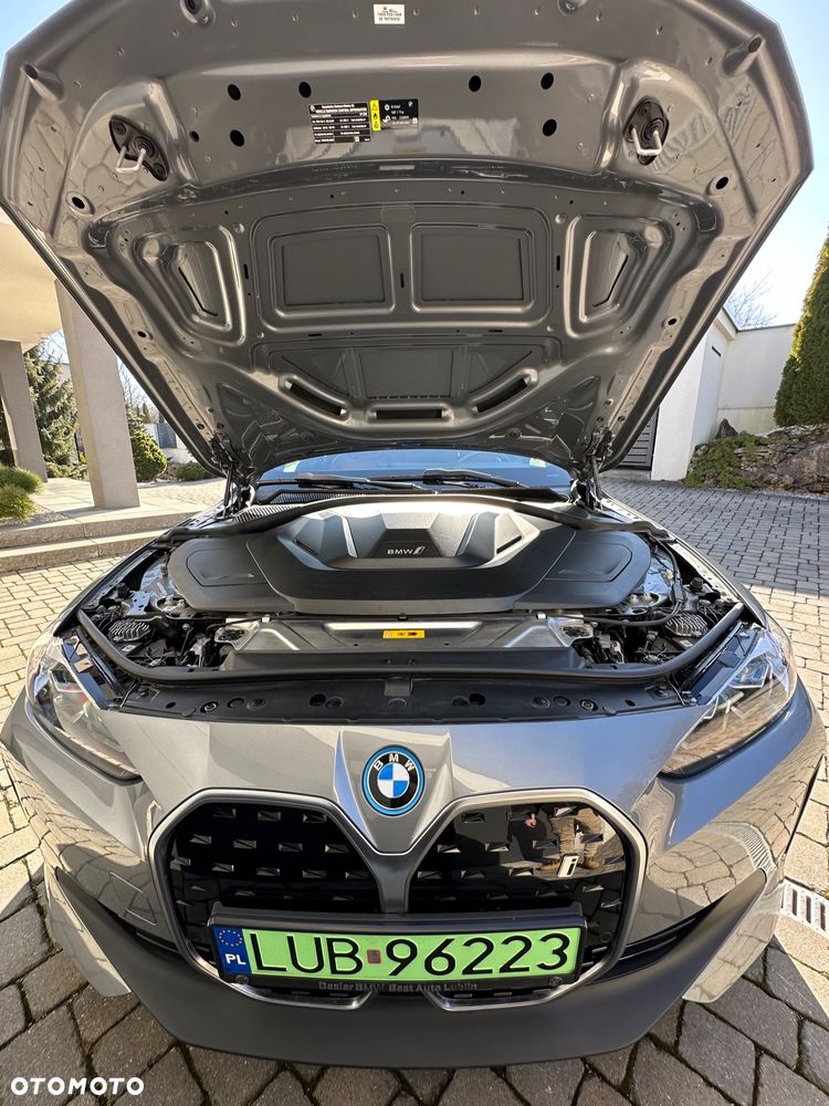 BMW i4 - 21