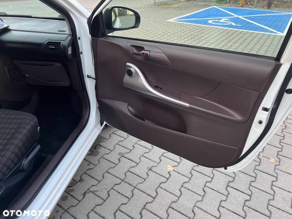 Toyota iQ 1.0 Sol EU5 - 28