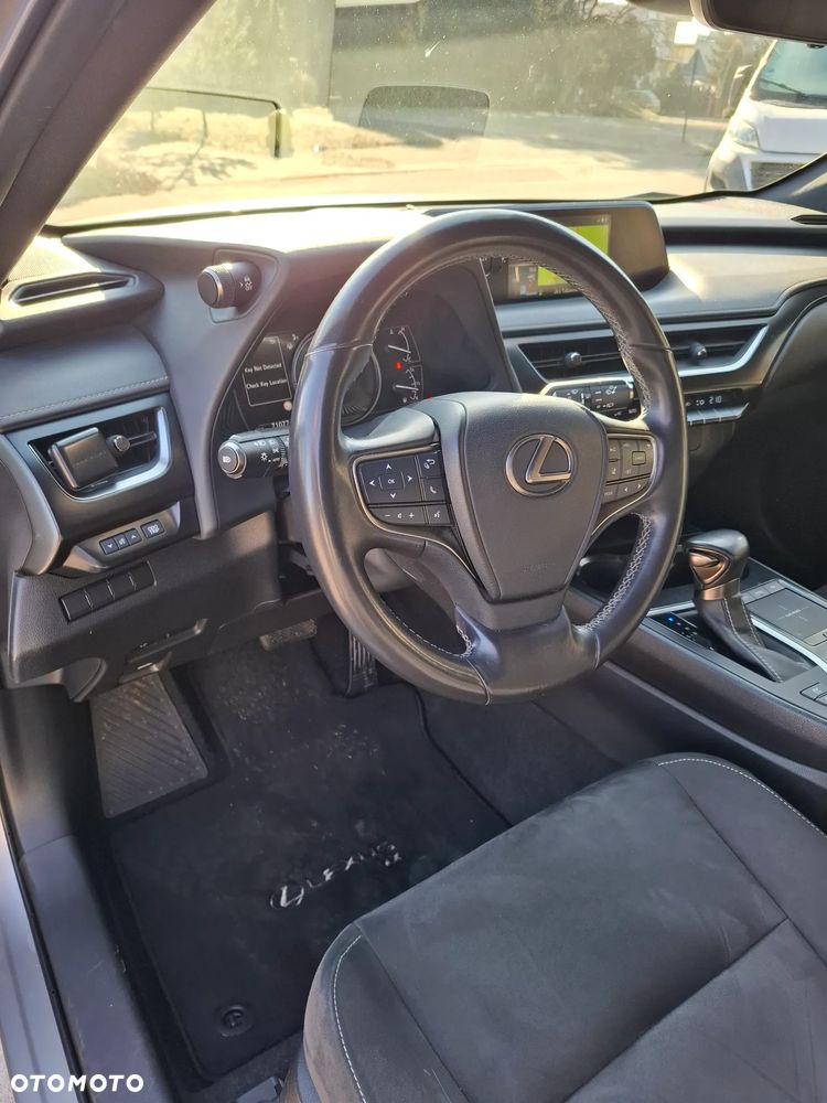 Lexus UX - 24