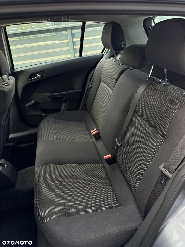 Opel Astra 1.6 Essentia - 11