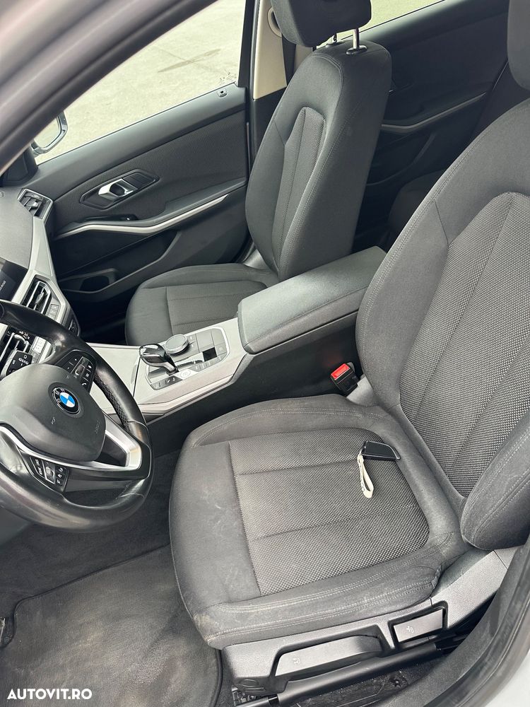 BMW Seria 3 320d xDrive AT MHEV - 24