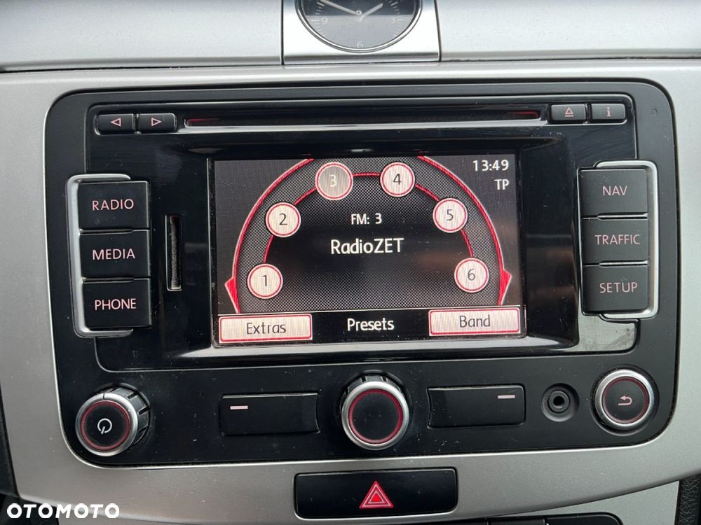 Volkswagen Passat - 11