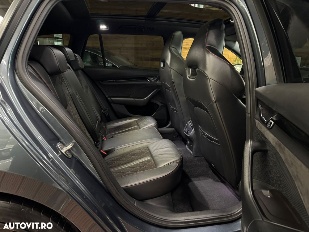 Skoda Octavia 2.0 TDI DSG RS - 12