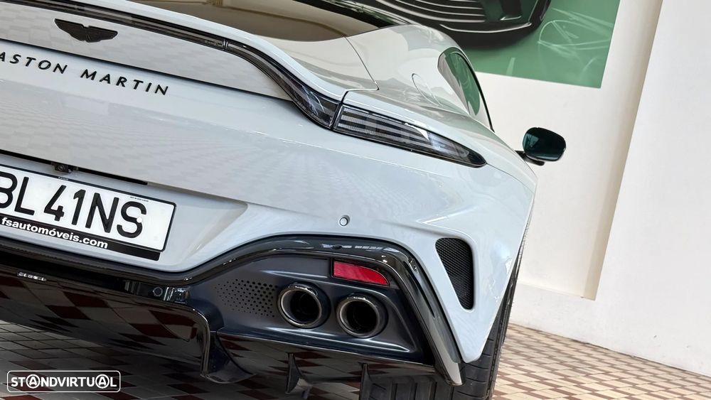 Aston Martin Vantage Coupe V8 - 12