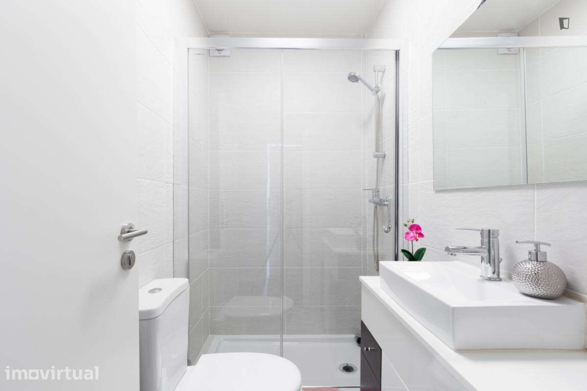 Quarto - localizado em Senhora da Hora Porto - Grande imagem: 2/20