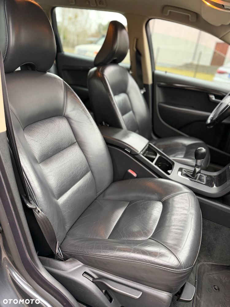 Volvo V70 2.5T Momentum - 8