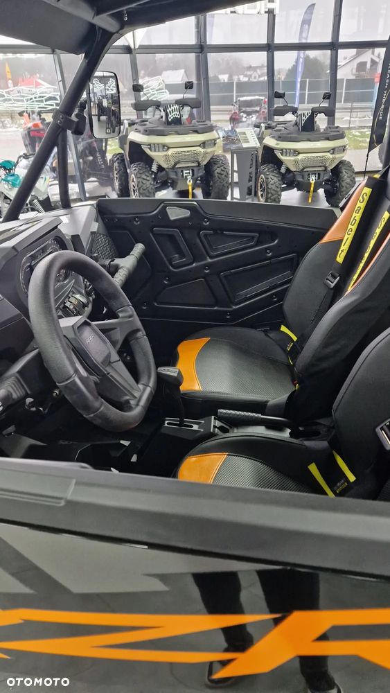 Polaris RZR - 8