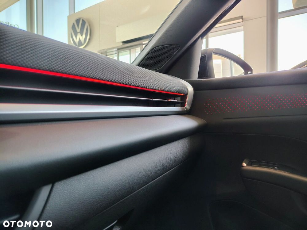 Volkswagen T-Roc - 18
