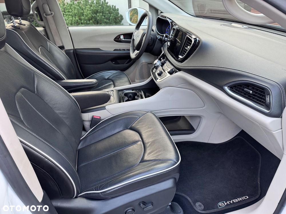 Chrysler Pacifica - 23