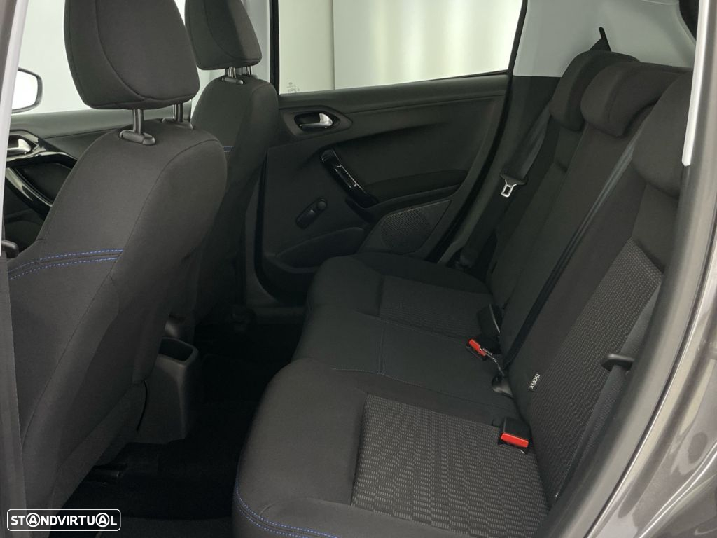 Peugeot 208 1.2 PureTech Signature - 12