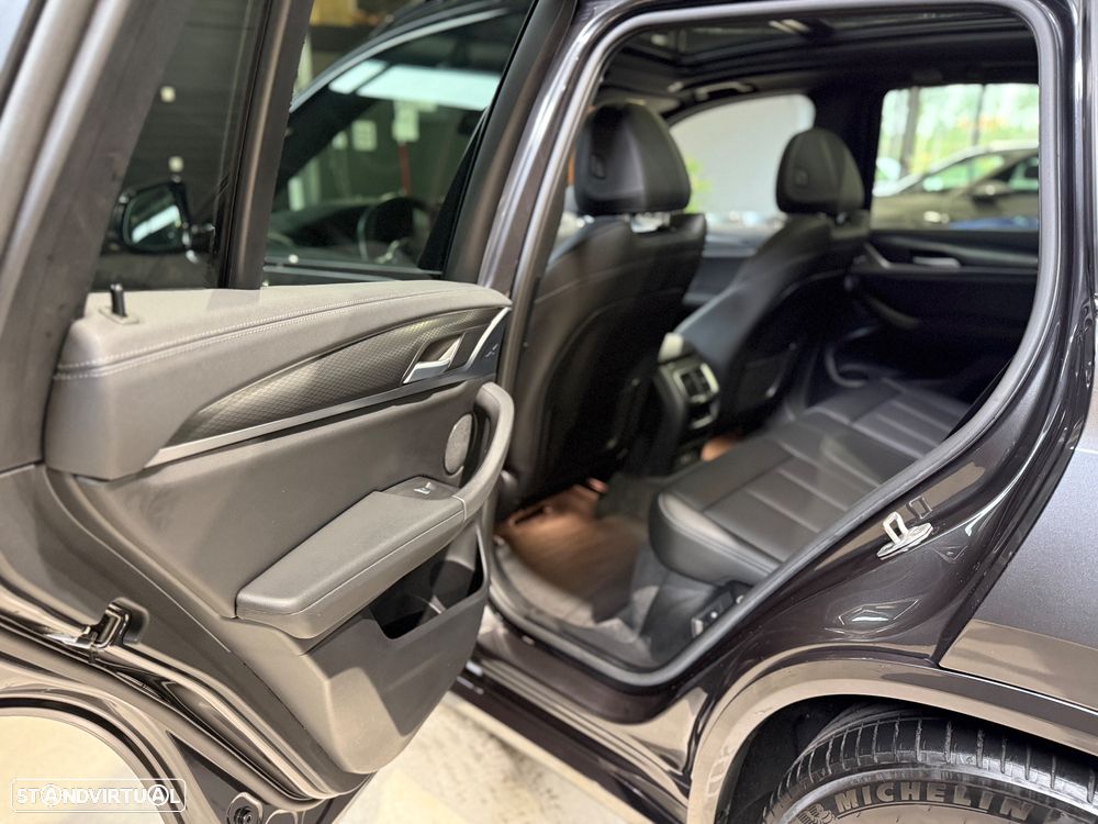 BMW iX3 M Sport Impressive - 19