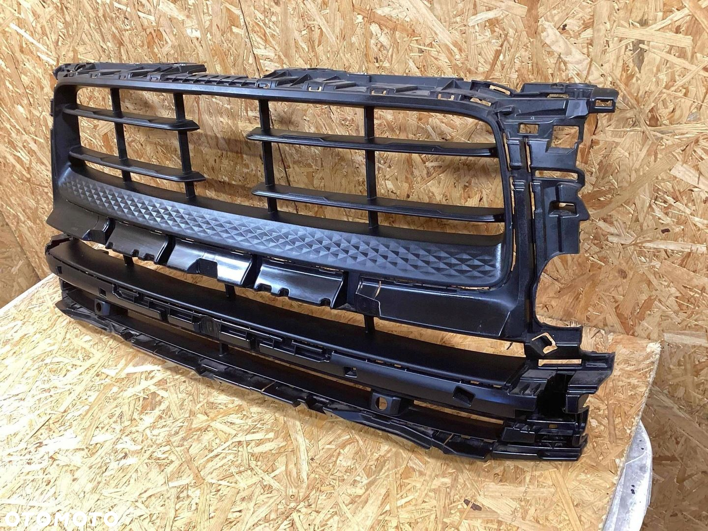Porsche Macan 95B 2022 Grill Kratka zderzaka ACC Radar 95b807683ce - 3
