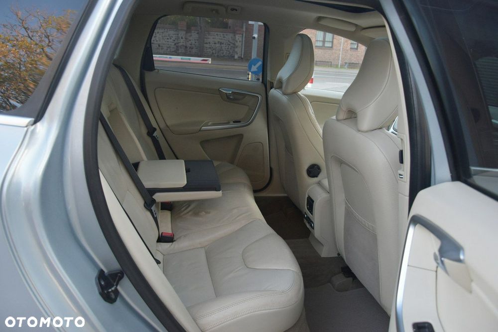 Volvo XC 60 2.4D Summum - 12