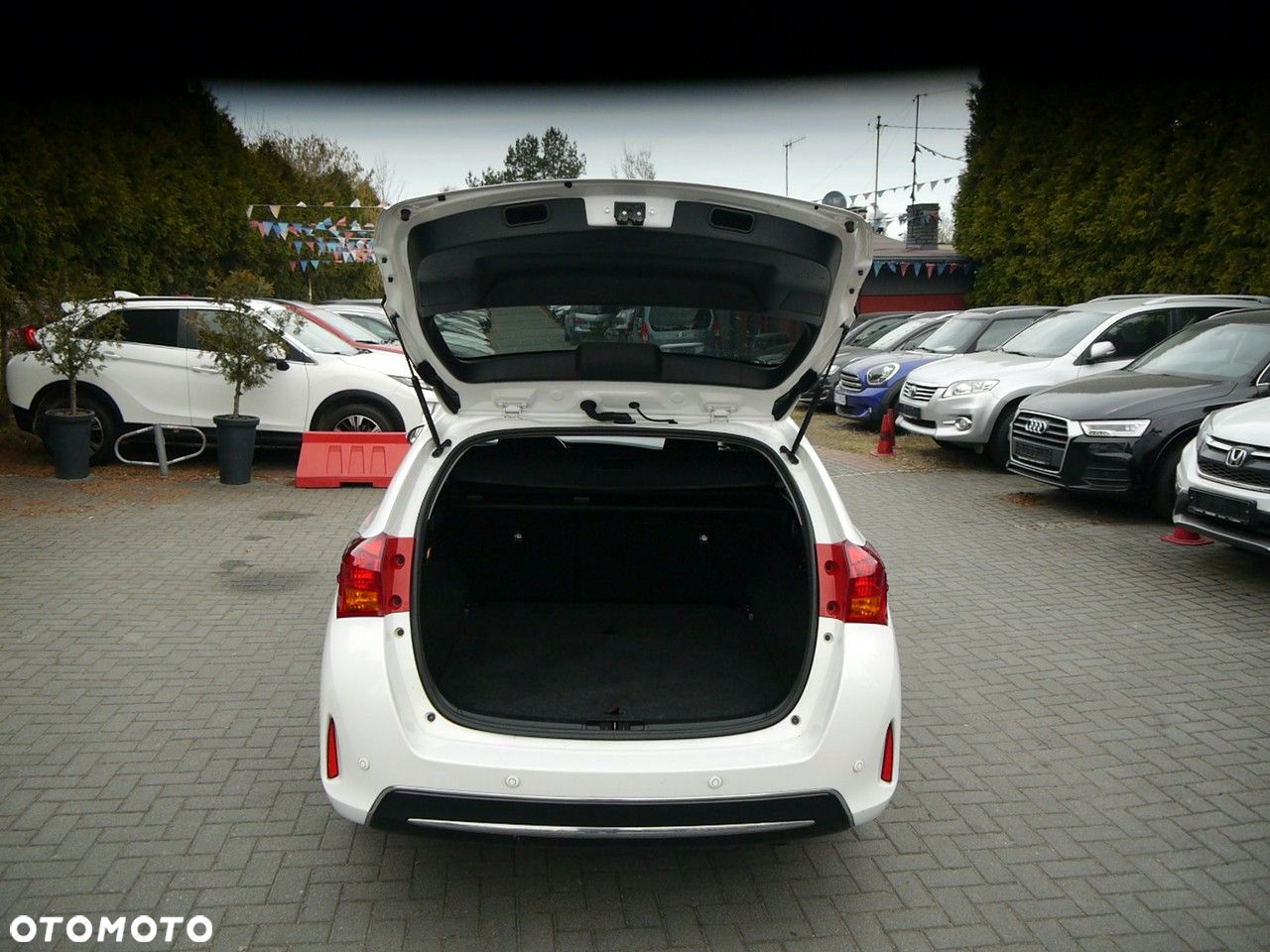 Toyota Auris 2.0 D-4D Touring Sports Comfort - 13