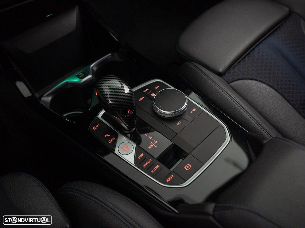 BMW 118 i Pack Desportivo M Auto - 26