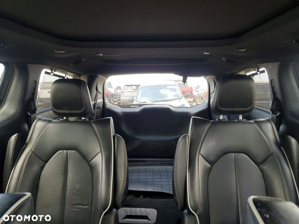 Chrysler Pacifica - 10