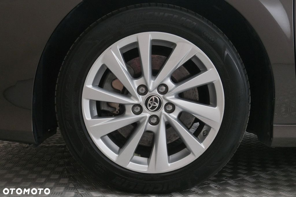 Toyota Camry - 14