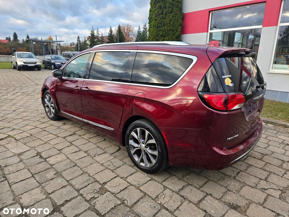 Chrysler Pacifica - 10