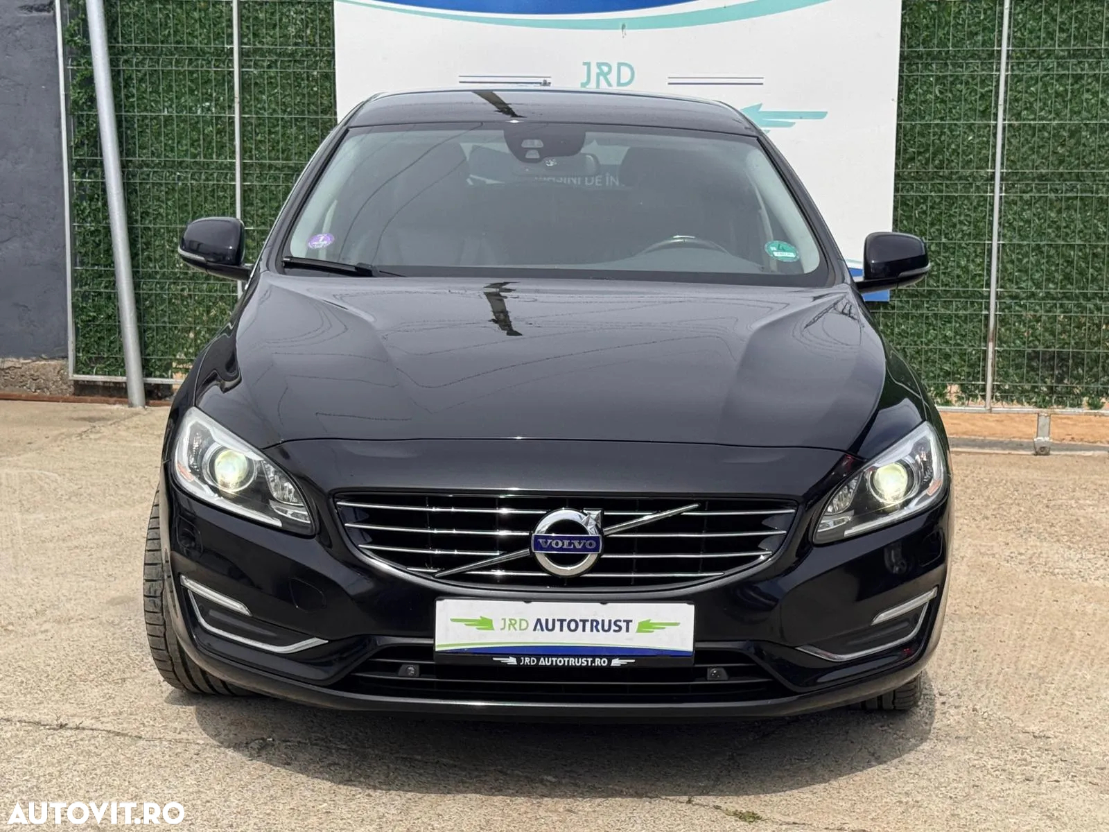 Volvo V60 D6 Plug-In-Hybrid AWD Geartronic Summum - 14