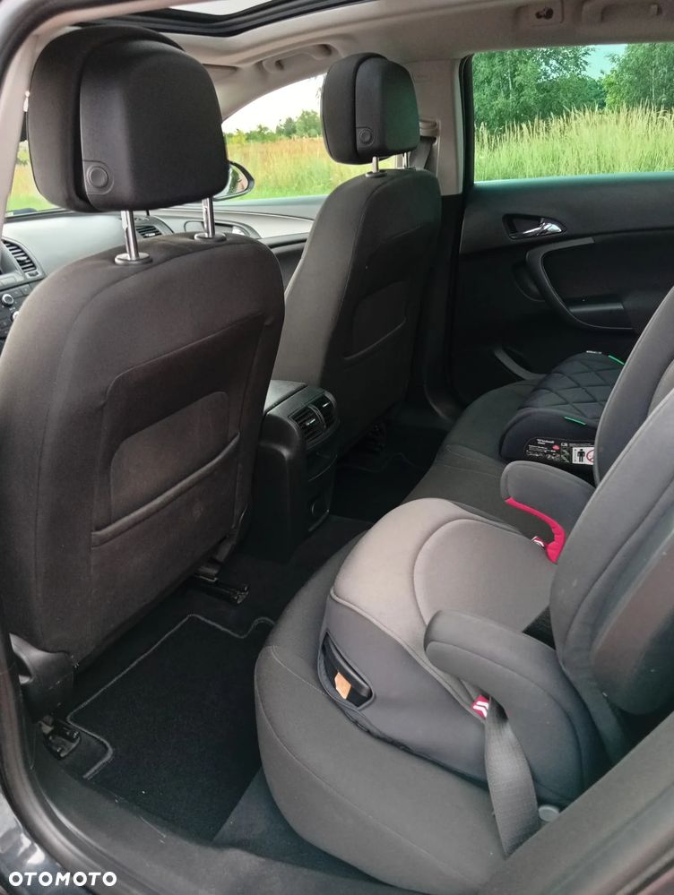 Opel Insignia - 25