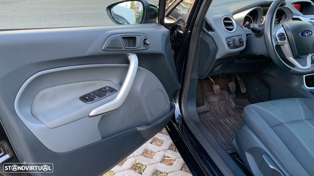Ford Fiesta - 8